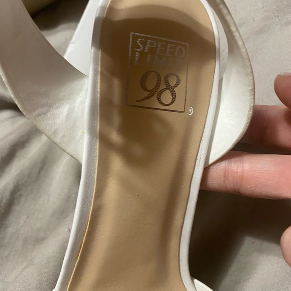 Speed Limit 98 Elegant White Heels - Picture 3 of 6